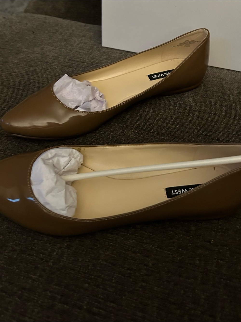 Nine West Women's medium brown speakup almond toe flats - Picture 2 of 9